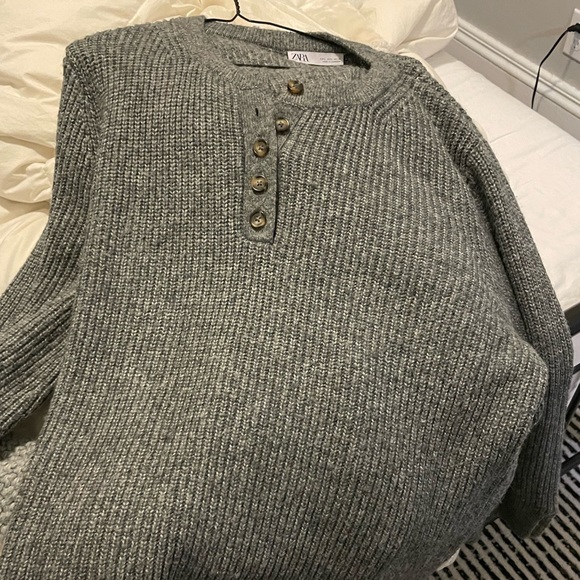 NWOT Grey Slouchy Oversized Grey Knit Sweater - Picture 5 of 9